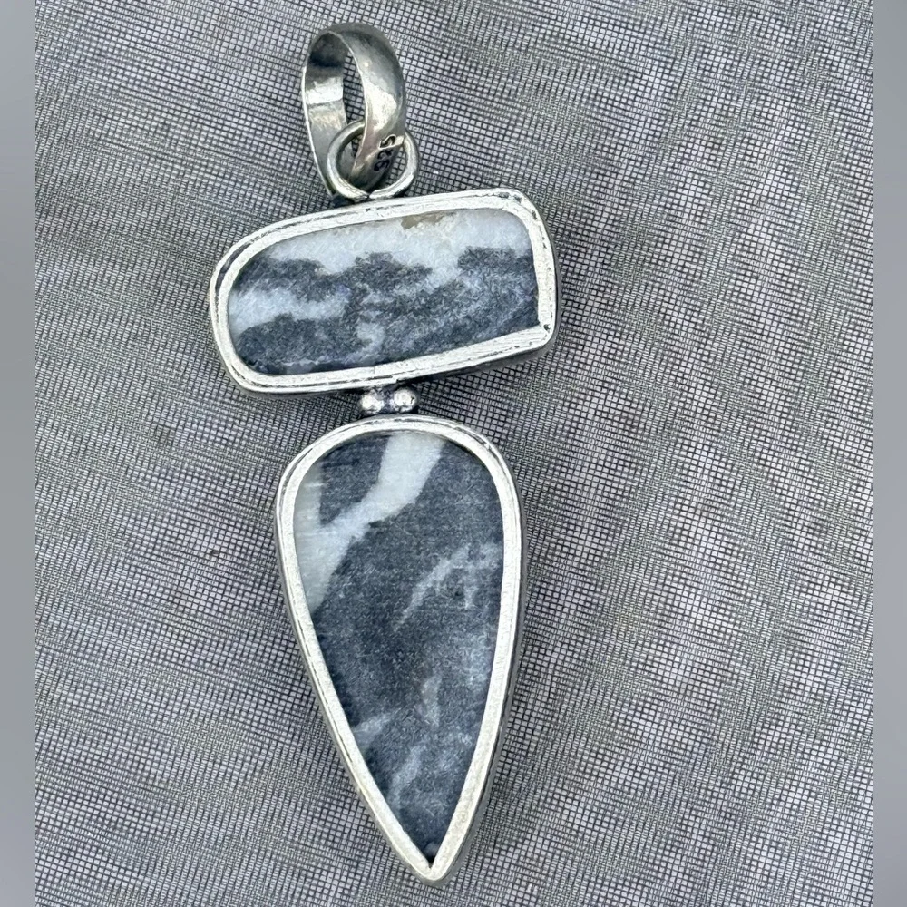 925 Sterling Silver White Buffalo Turquoise Pendant - Picture 3 of 6
